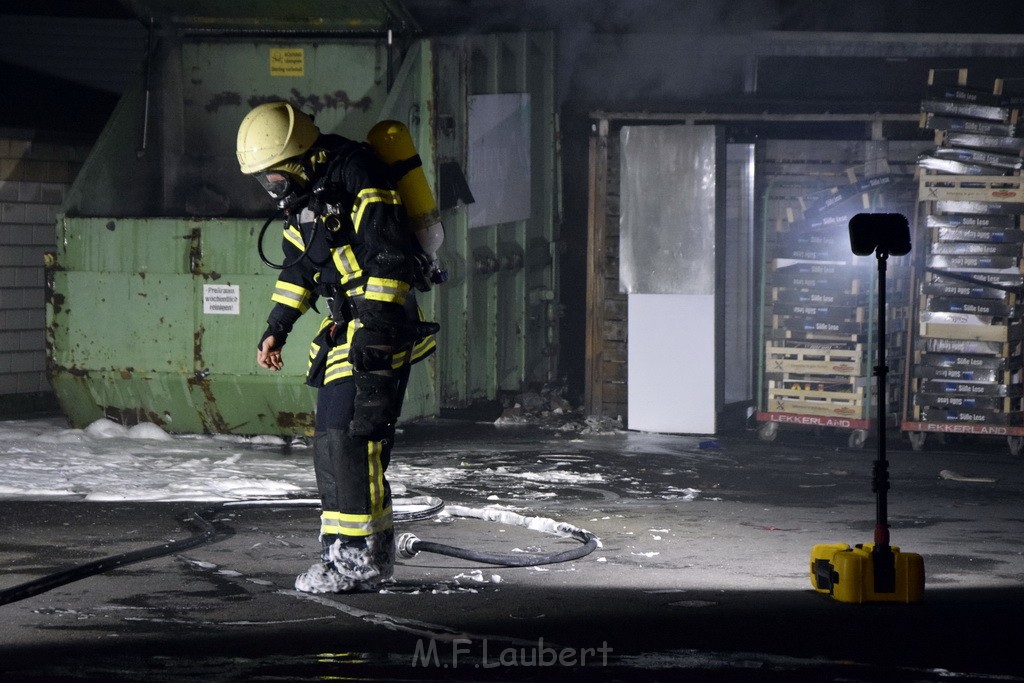 Feuer Papp Presscontainer Koeln Hoehenberg Bochumerstr P151.JPG - Miklos Laubert